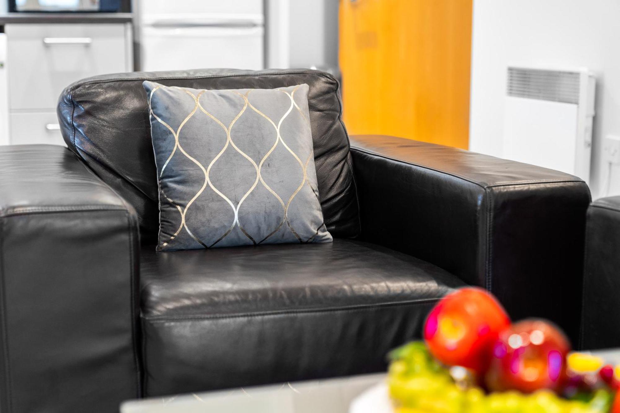 City Centre Apartment - 2 Bedroom - Secure Parking - Top Rated - 201M Birmingham Exterior photo